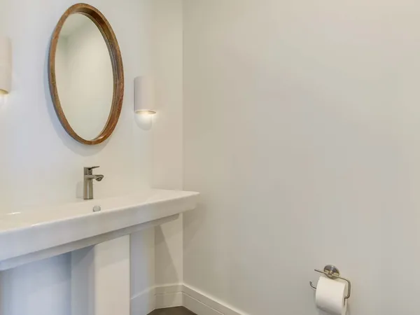 $4,200 | 501 West Avenue, Unit 2002, Austin, TX 78701