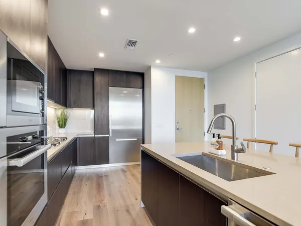 $4,200 | 501 West Avenue, Unit 2002, Austin, TX 78701