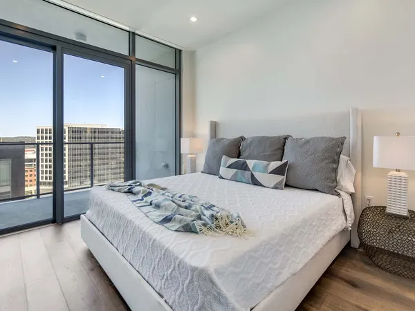 $4,200 | 501 West Avenue, Unit 2002, Austin, TX 78701