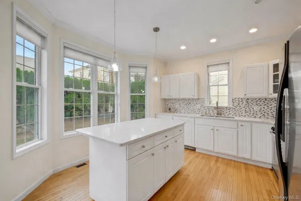 $1,200,000 | 33 Valimar Boulevard, White Plains, NY 10603