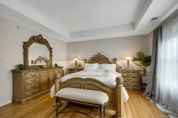 $1,200,000 | 33 Valimar Boulevard, White Plains, NY 10603