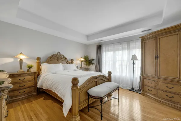 $1,200,000 | 33 Valimar Boulevard, White Plains, NY 10603