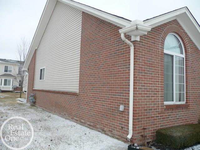 26067 Mariners Point New Baltimore, MI 48051 - Photo 2 of 33