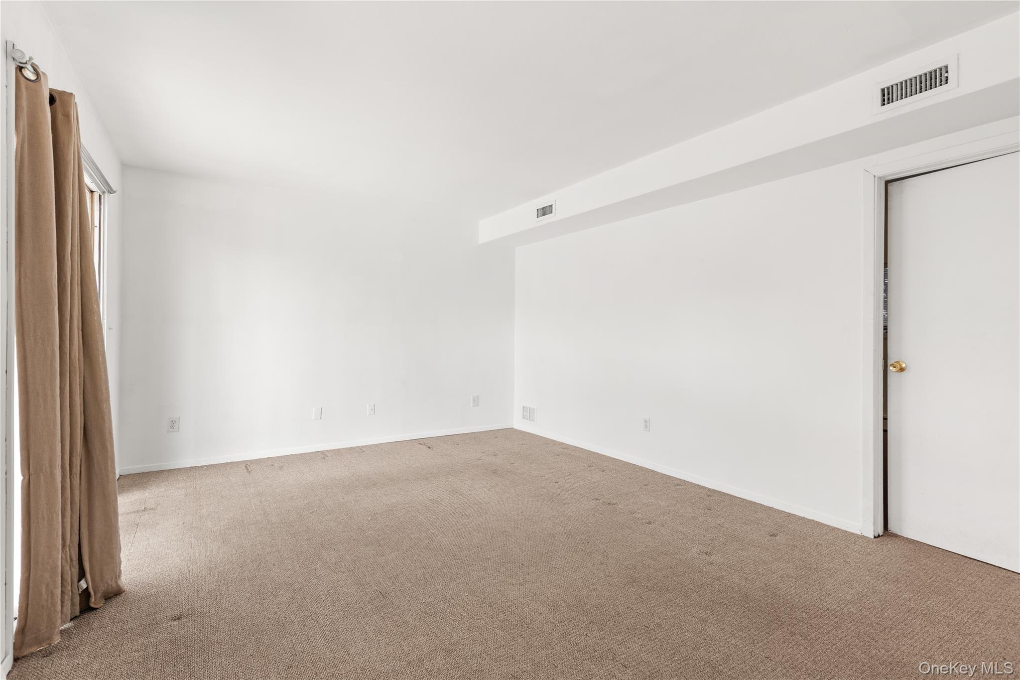 809 Canal Street Lindenhurst, NY 11757 - Photo 18 of 25