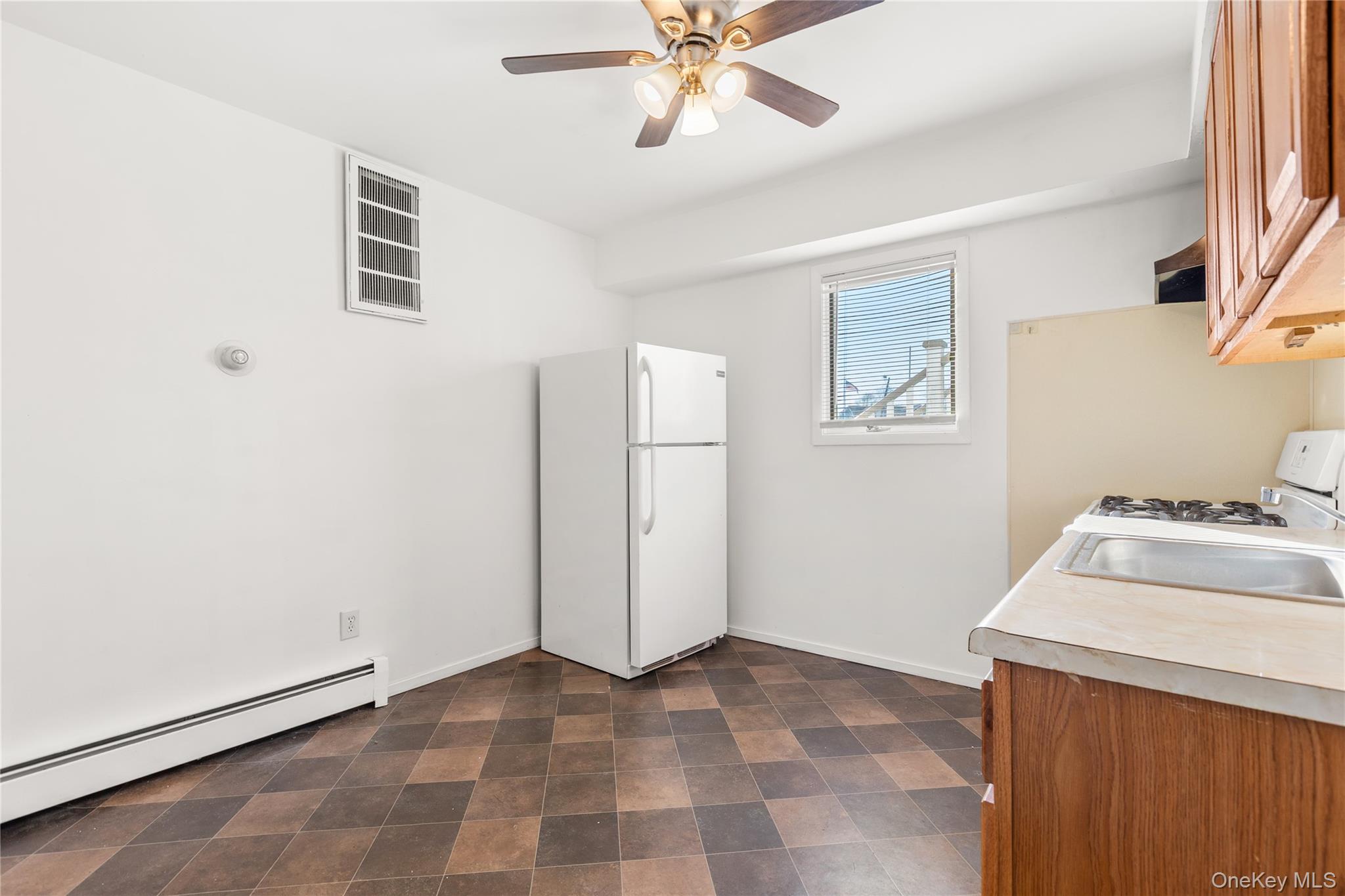 809 Canal Street Lindenhurst, NY 11757 - Photo 20 of 25