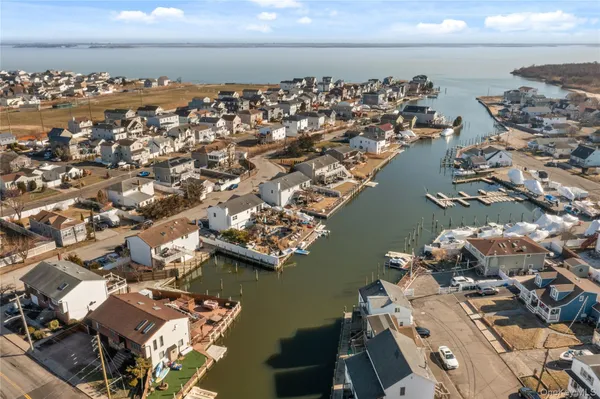 $725,000 | 809 Canal Street, Lindenhurst, NY 11757