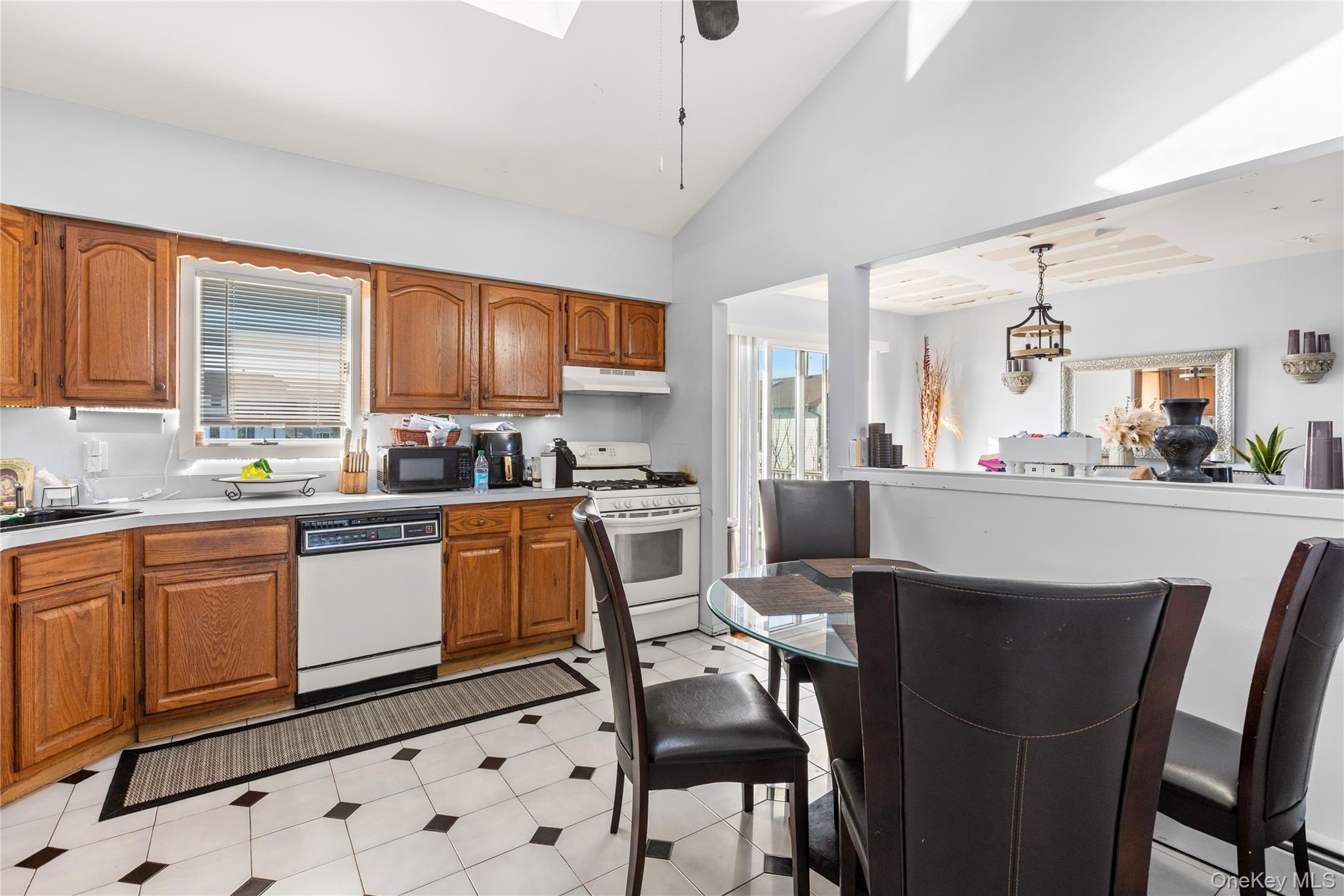 809 Canal Street Lindenhurst, NY 11757 - Photo 8 of 25