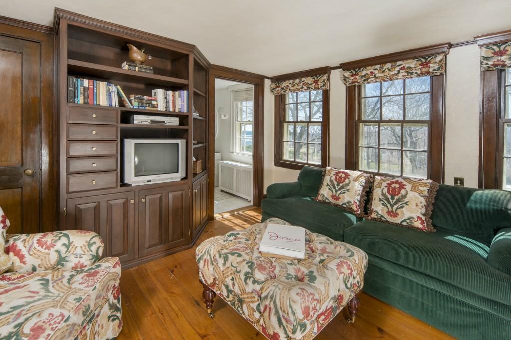 411 Pulpit Rock Road Cape Elizabeth, ME 04107 - Photo 23 of 33 Living Space.