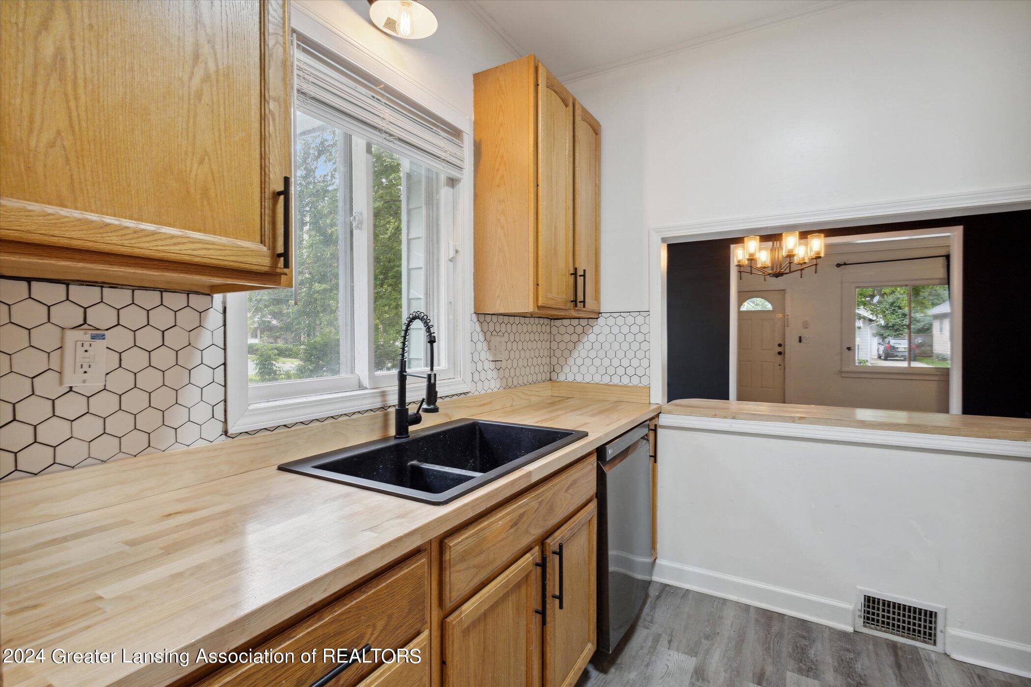 2211 South Rundle Avenue Lansing, MI 48910 - Photo 15 of 39 16-2211-S-Rundle-Ave-Lansing-MI-48910-Wi