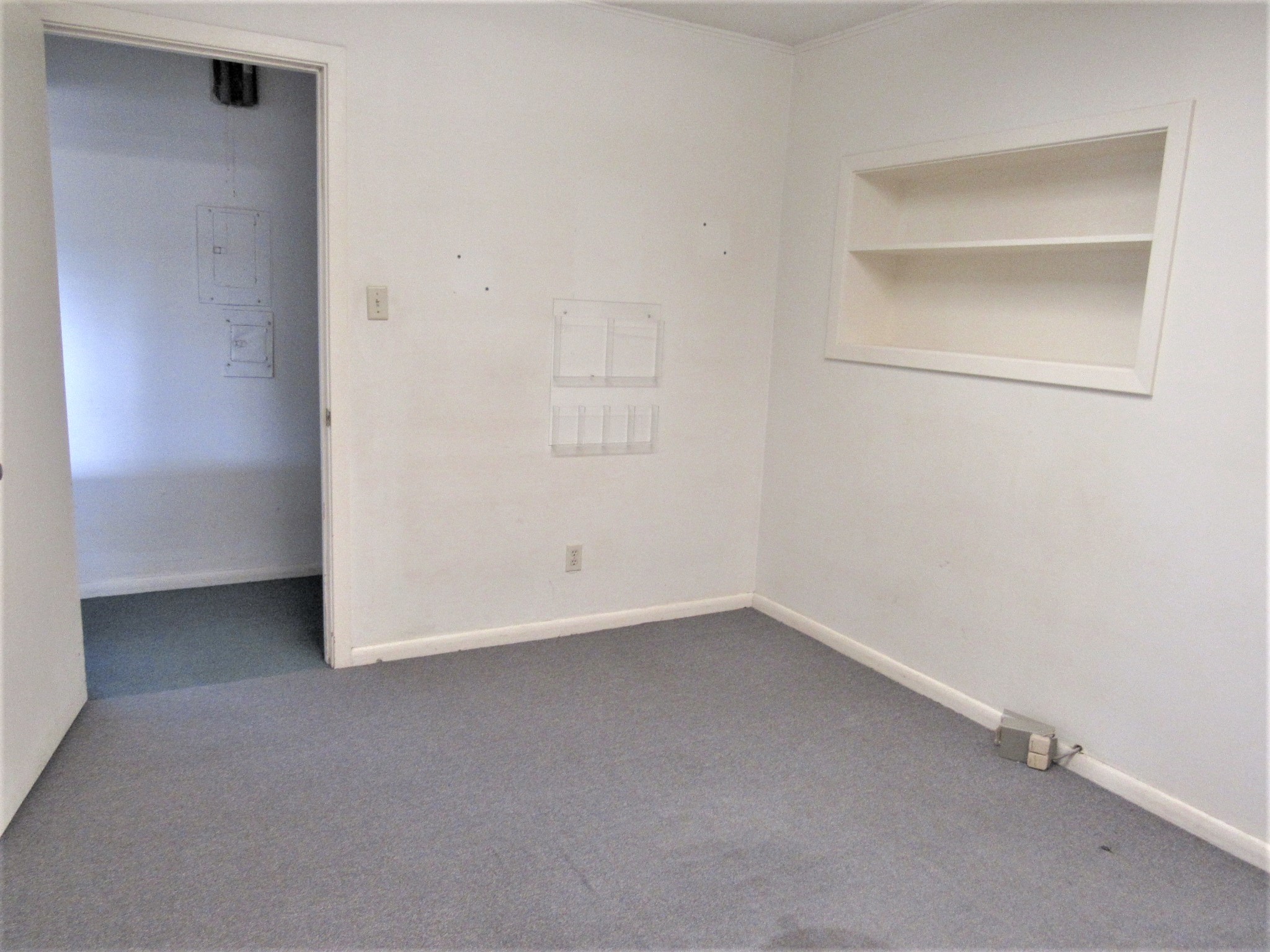 1116 North Fulton Street Wharton, TX 77488 - Photo 13 of 45 an empty room with a bench