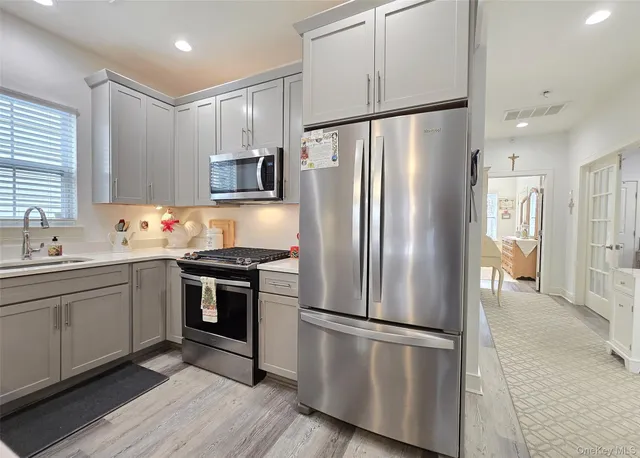 $740,000 | 20 Bayard Drive, Great River, NY 11730