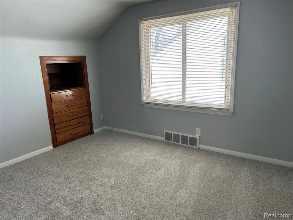 7546 Sterling Street Center Line, MI 48015 - Photo 19 of 29