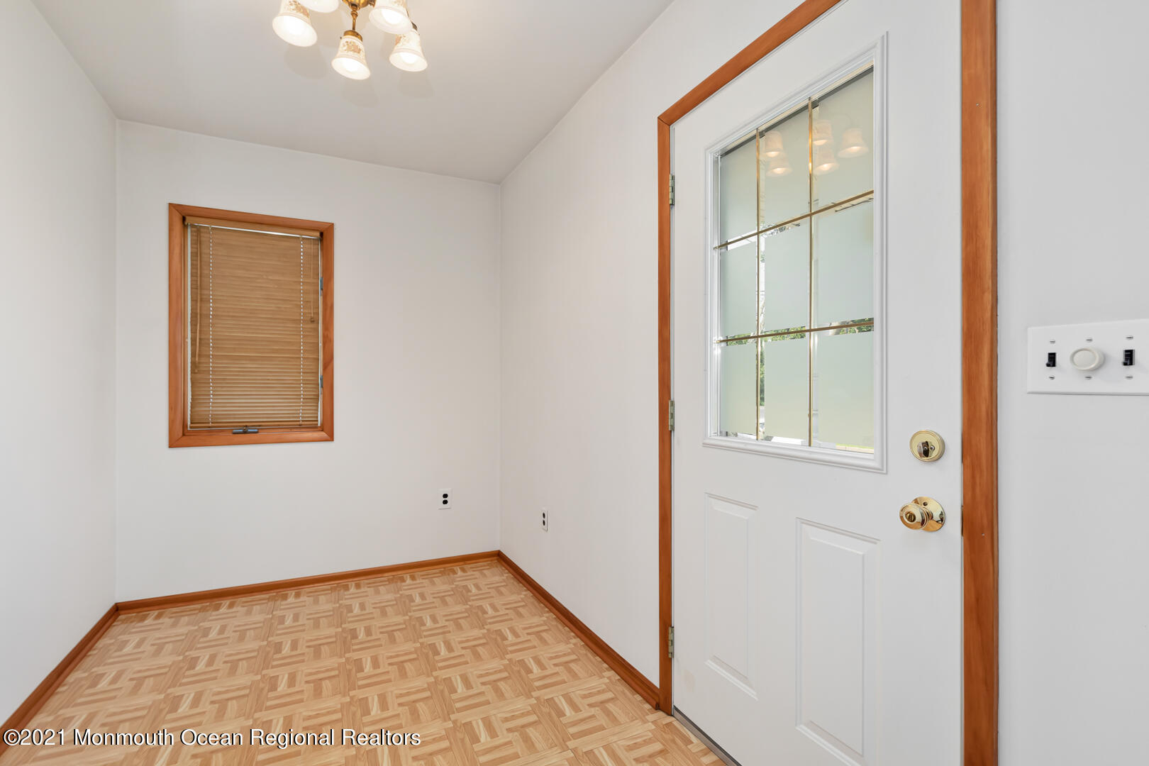 210 Middle Road Hazlet, NJ 07730 - Photo 6 of 30 an empty room with a window