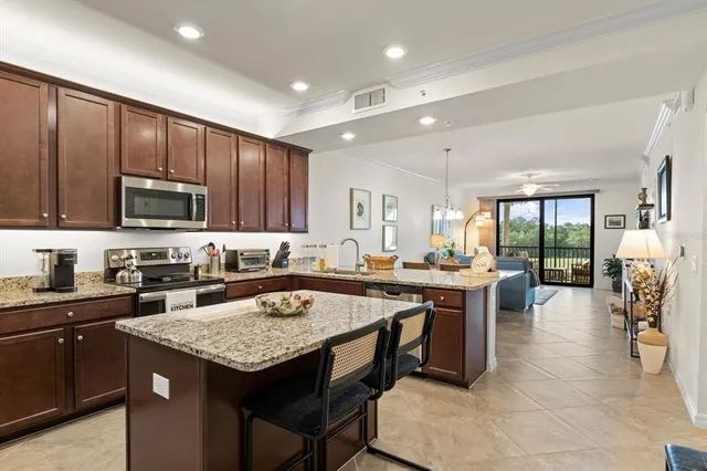 $1,900 | 17108 Vardon Terrace, Unit 304, Bradenton, FL 34211