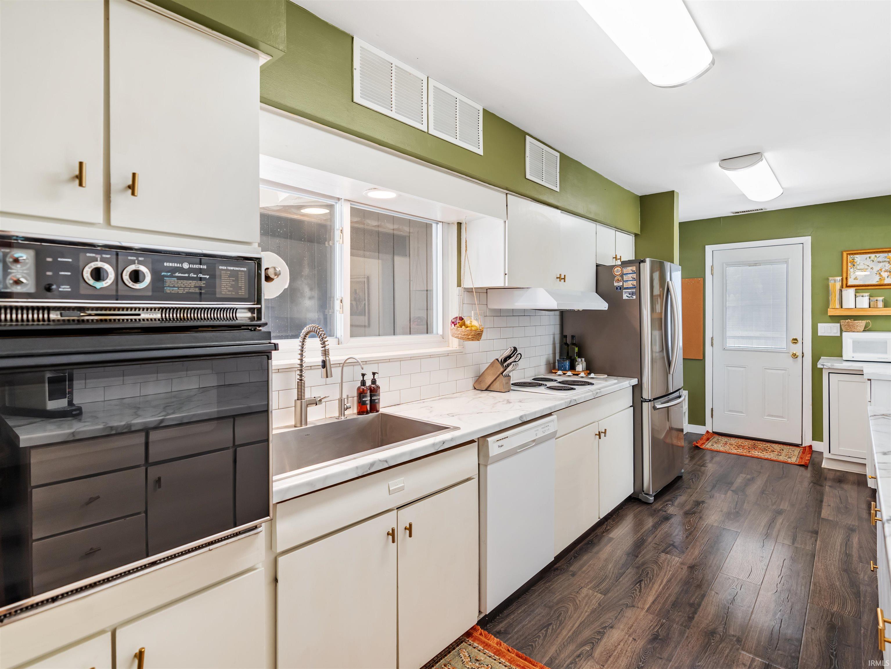 2924 Santa Rosa Drive Fort Wayne, IN 46805 - Photo 4 of 29