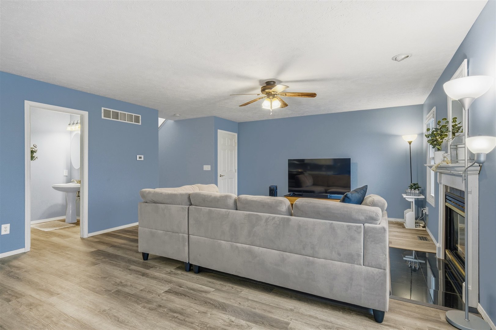 1108 Henry Street Normal, IL 61761 - Photo 4 of 24 Gallery Image 4