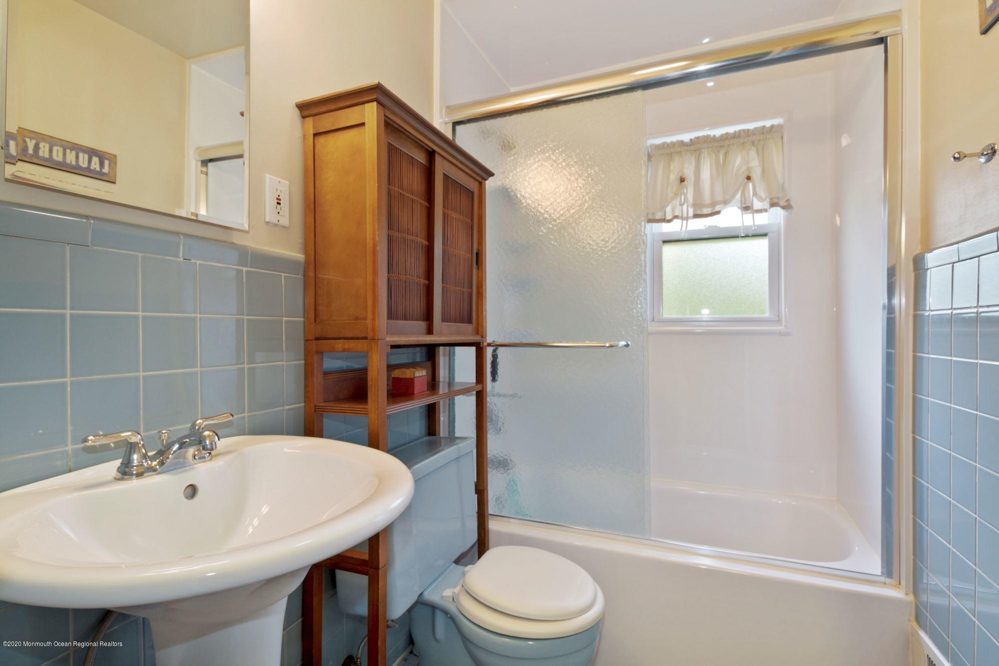 135 Valley Road River Edge, NJ 07661 - Photo 16 of 32 HALLWAY FULL BATH