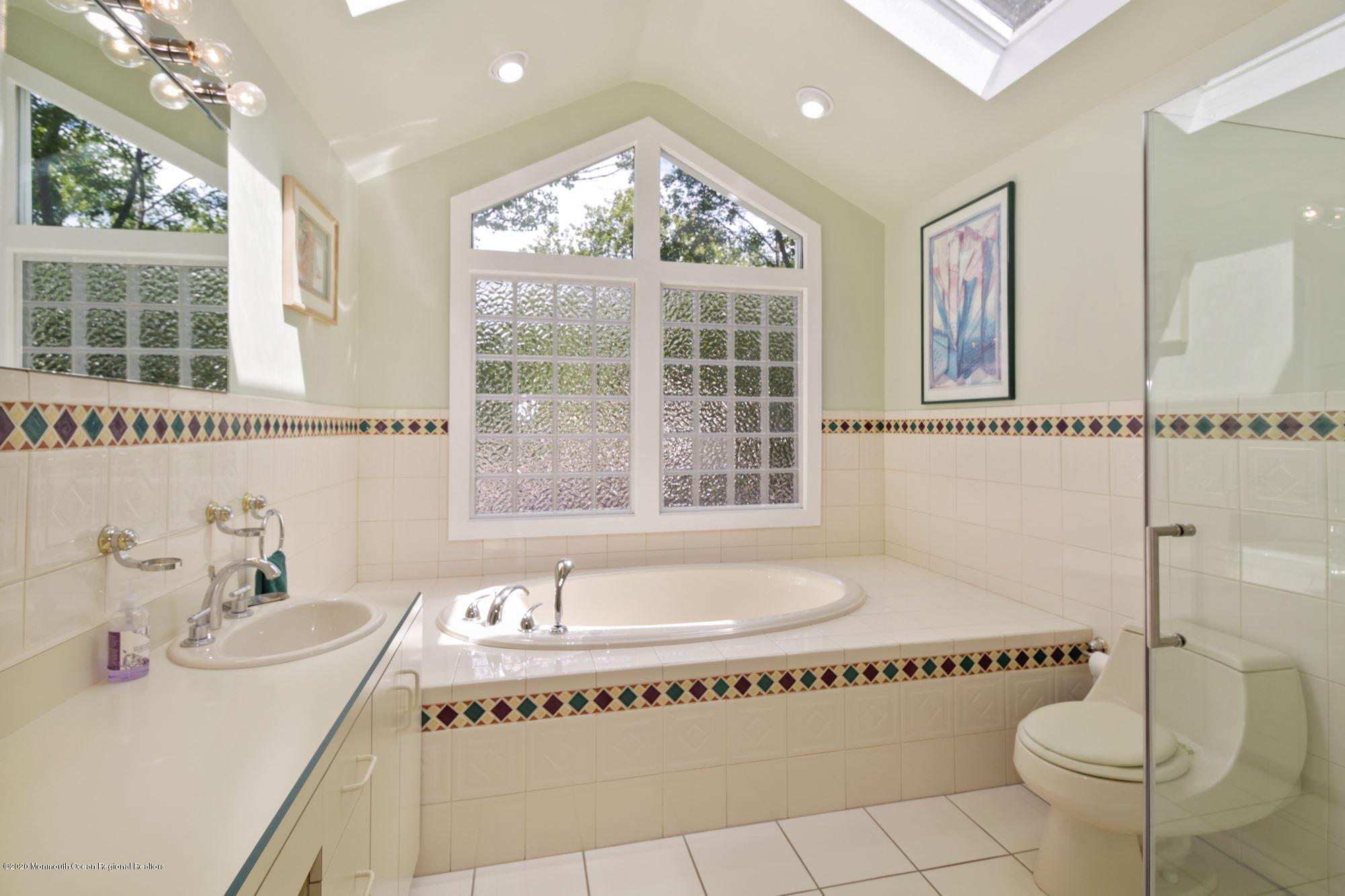135 Valley Road River Edge, NJ 07661 - Photo 23 of 32 MASTER BATH