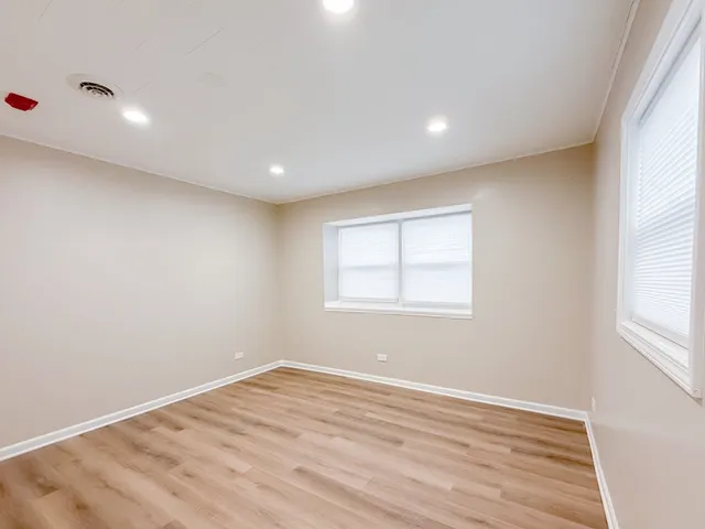 $2,000 | 106 East State Road, Unit 2B, Island Lake, IL 60042