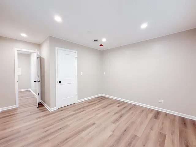 $2,000 | 106 East State Road, Unit 2B, Island Lake, IL 60042