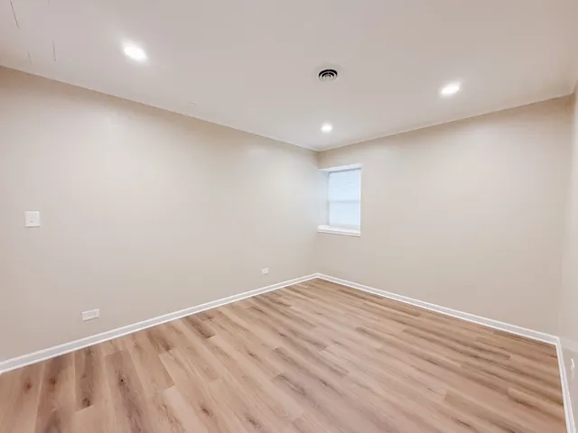 $2,000 | 106 East State Road, Unit 2B, Island Lake, IL 60042