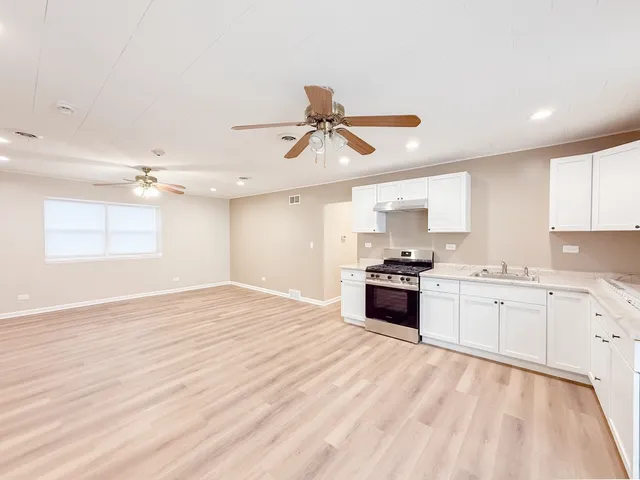 $2,000 | 106 East State Road, Unit 2B, Island Lake, IL 60042