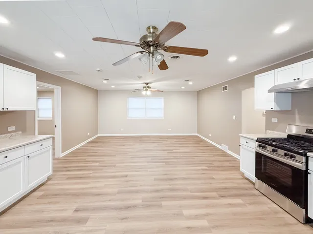 $2,000 | 106 East State Road, Unit 2B, Island Lake, IL 60042