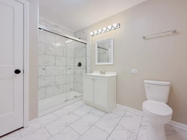 $2,000 | 106 East State Road, Unit 2B, Island Lake, IL 60042