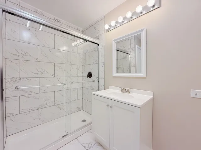 $2,000 | 106 East State Road, Unit 2B, Island Lake, IL 60042