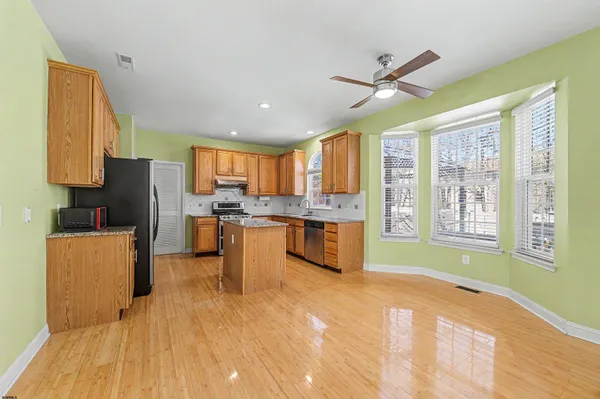 $565,000 | 18 Thoroughbred Road, Egg Harbor Township, NJ 08234