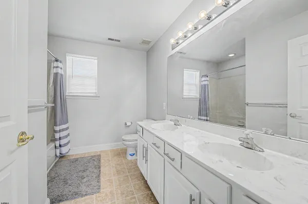 $565,000 | 18 Thoroughbred Road, Egg Harbor Township, NJ 08234