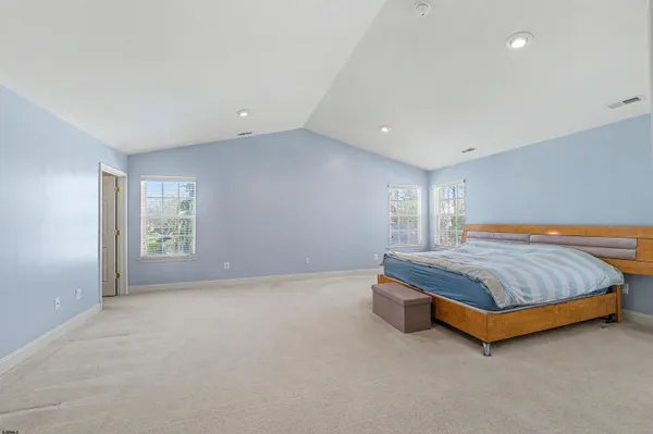 $565,000 | 18 Thoroughbred Road, Egg Harbor Township, NJ 08234