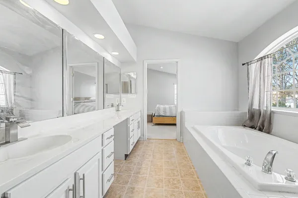 $565,000 | 18 Thoroughbred Road, Egg Harbor Township, NJ 08234