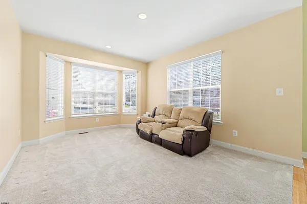 $565,000 | 18 Thoroughbred Road, Egg Harbor Township, NJ 08234