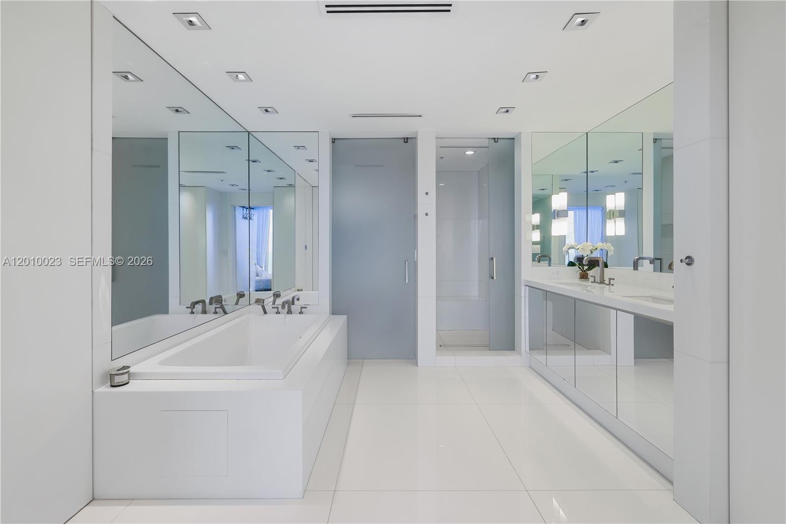 6899 Collins Avenue, Unit 2208 Miami Beach, FL 33141 - Photo 32 of 69