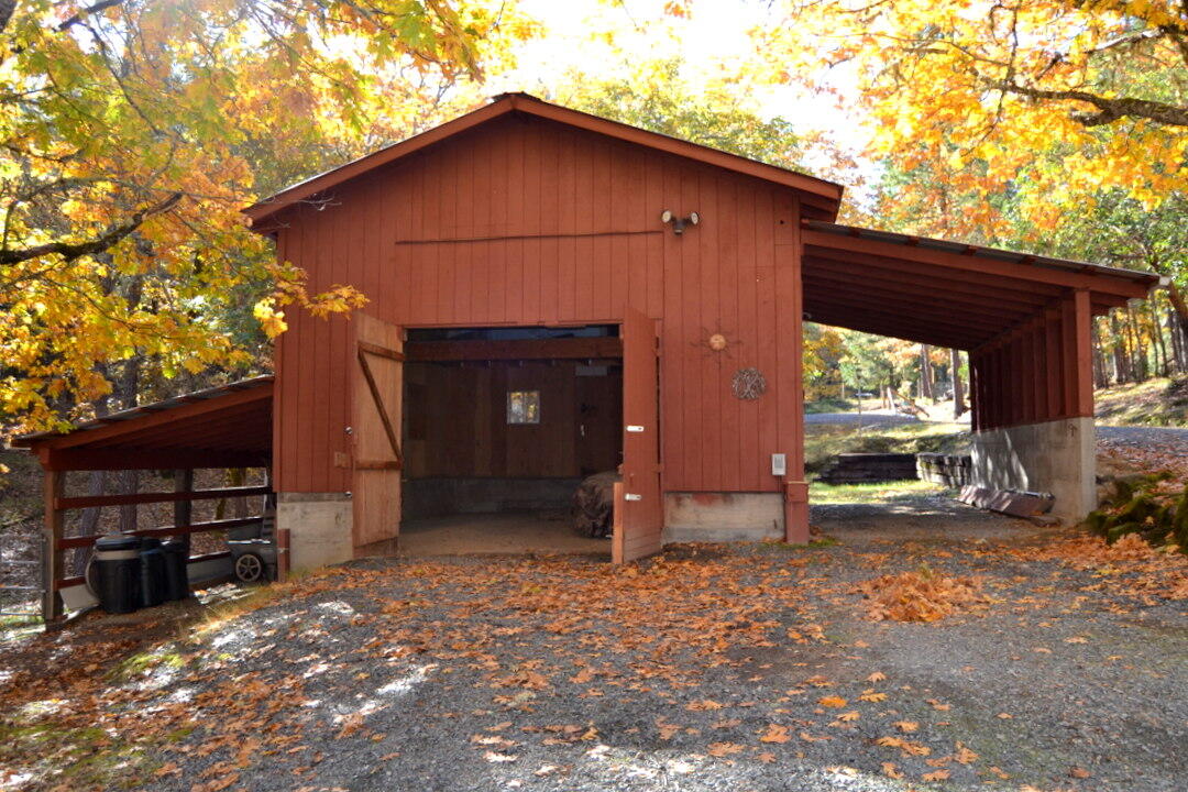 5745 Jerome Prairie Road Grants Pass, OR 97527 - Photo 66 of 79 Barn