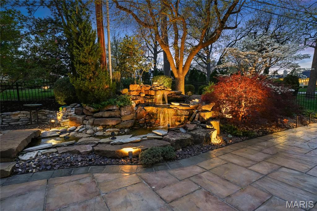 2 Lindworth Drive St. Louis, MO 63124 - Photo 10 of 59