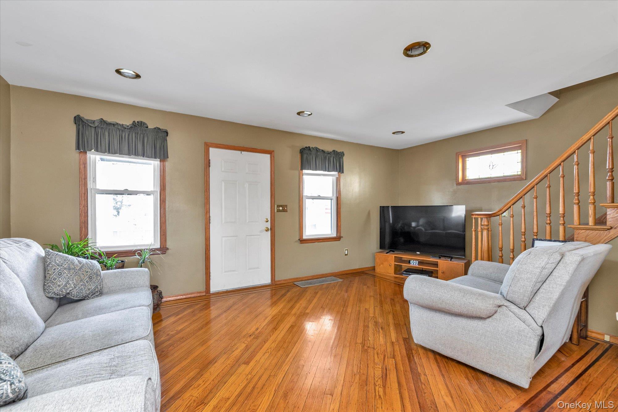 15 Eton Street Valley Stream, NY 11581 - Photo 2 of 18