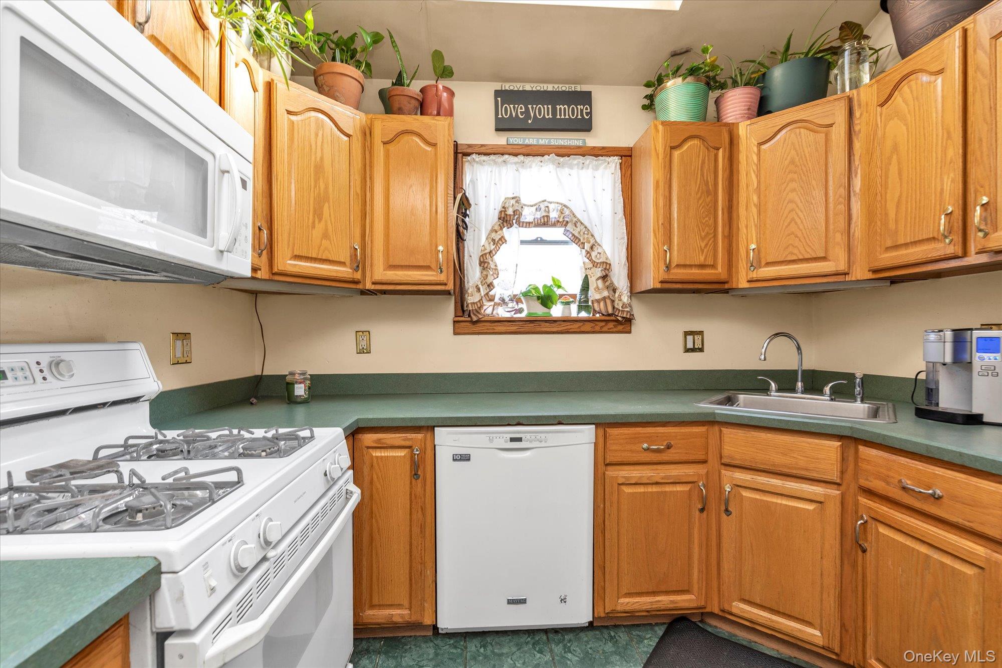 15 Eton Street Valley Stream, NY 11581 - Photo 8 of 18