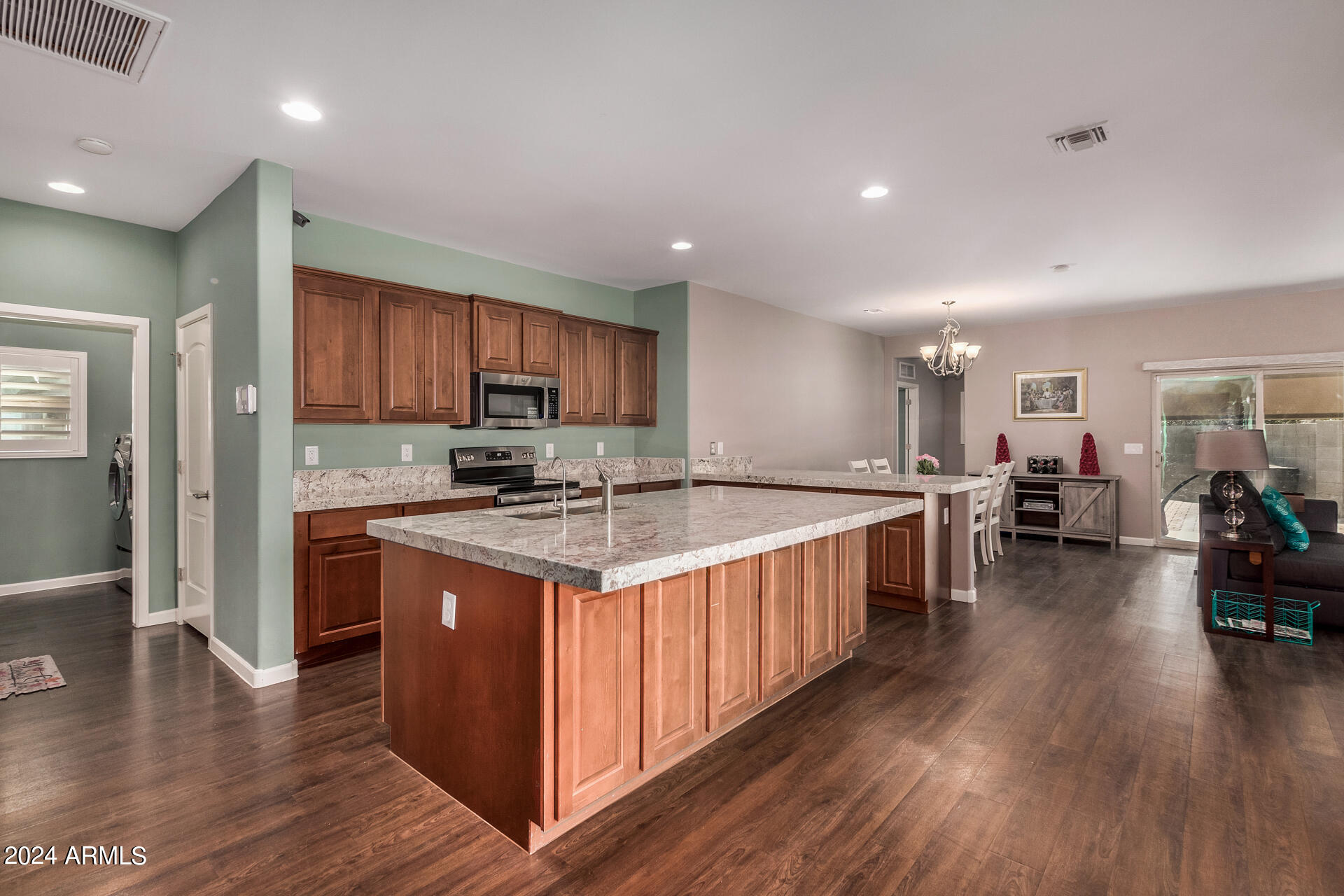1527 East Apollo Road Phoenix, AZ 85042 - Photo 13 of 56 13 - Apollo