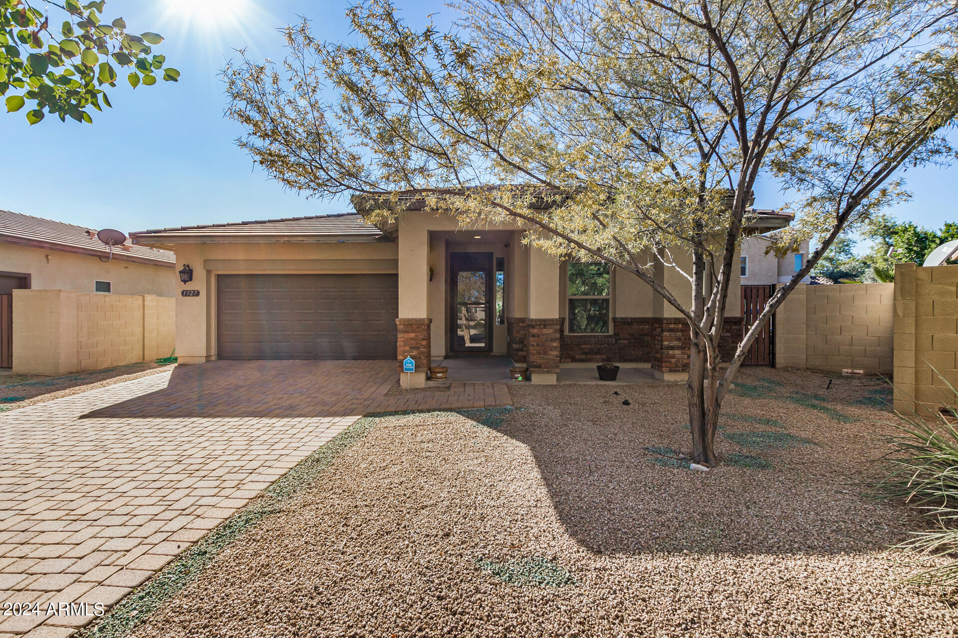 1527 East Apollo Road Phoenix, AZ 85042 - Photo 2 of 56 02 - Apollo
