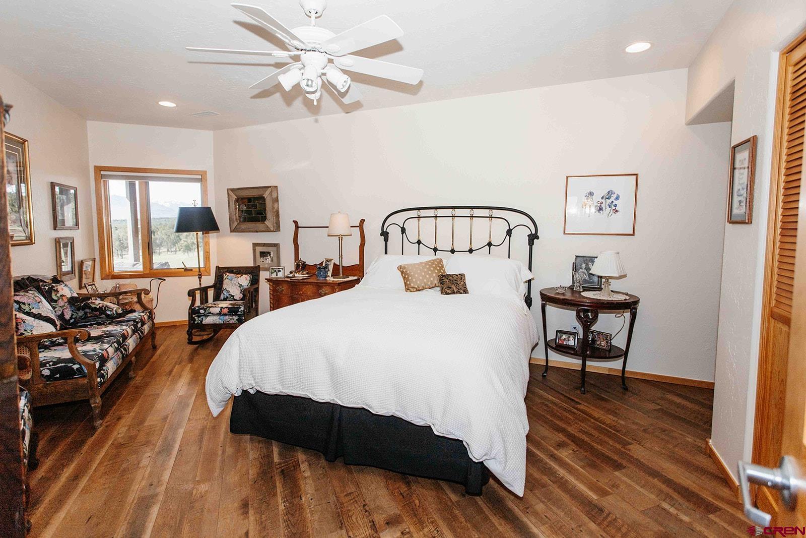 2118 Silverhorn Trail Ridgway, CO 81432 - Photo 25 of 35 a bedroom with a bed a table and chair