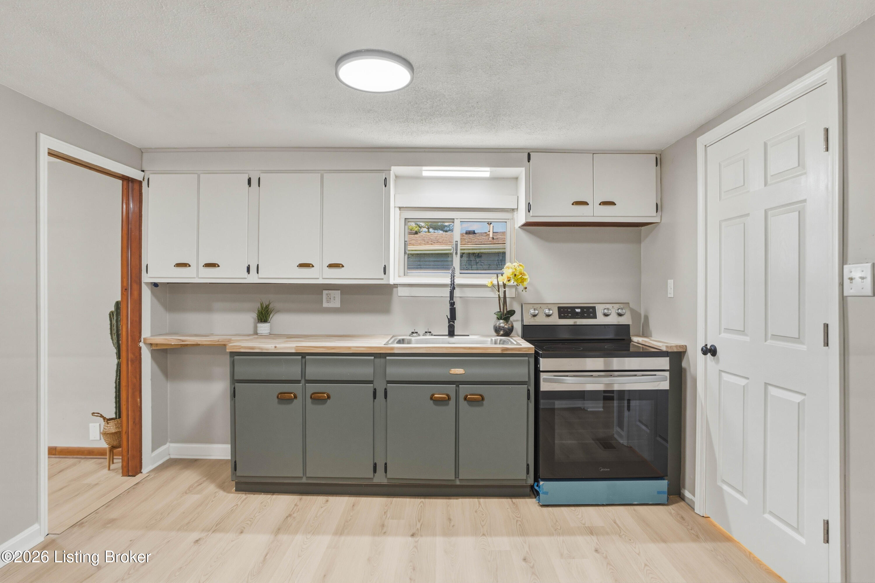 12113 East Orell Road Louisville, KY 40272 - Photo 5 of 28 09_Kitchen_View_2