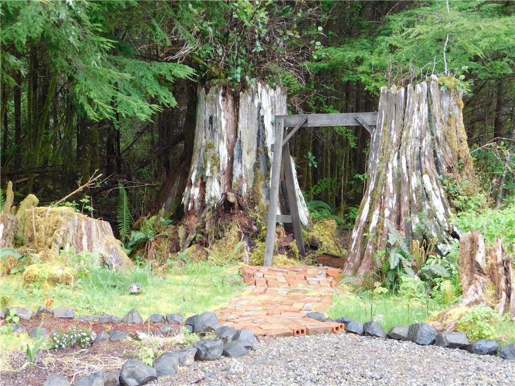 2565 East Hoquiam Road Hoquiam, WA 98550 - Photo 4 of 23 Gallery Image 4