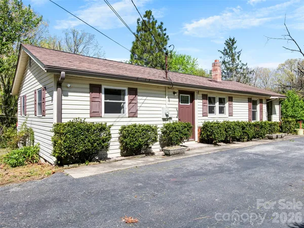 $259,900 | 203 Dundee Street, Hendersonville, NC 28791