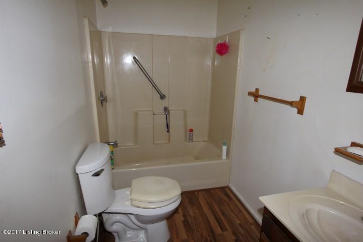 1500 Harrodsburg Road Lawrenceburg, KY 40342 - Photo 9 of 13 full bath