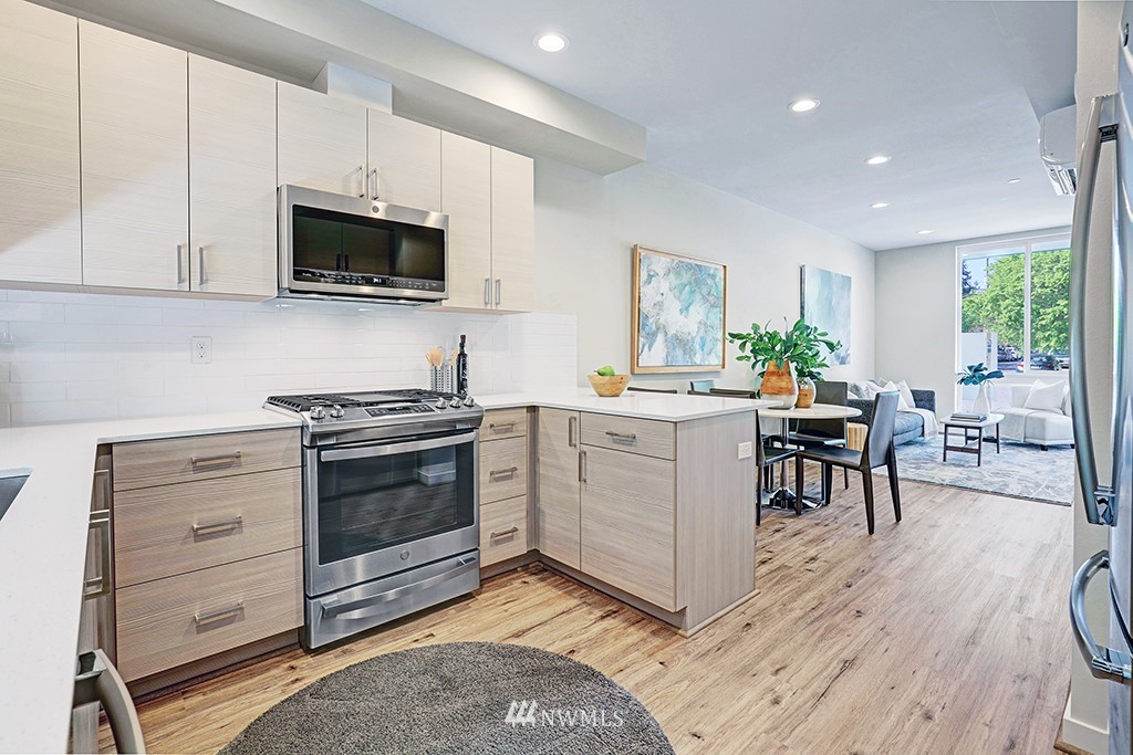 525 Northwest 70th Street Seattle, WA 98117 - Photo 11 of 28