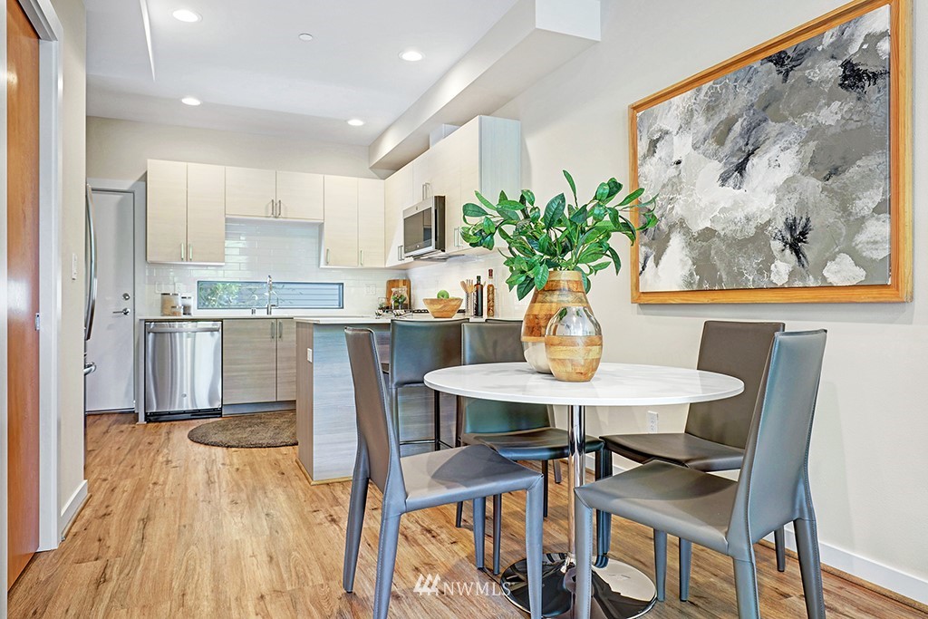 525 Northwest 70th Street Seattle, WA 98117 - Photo 8 of 28