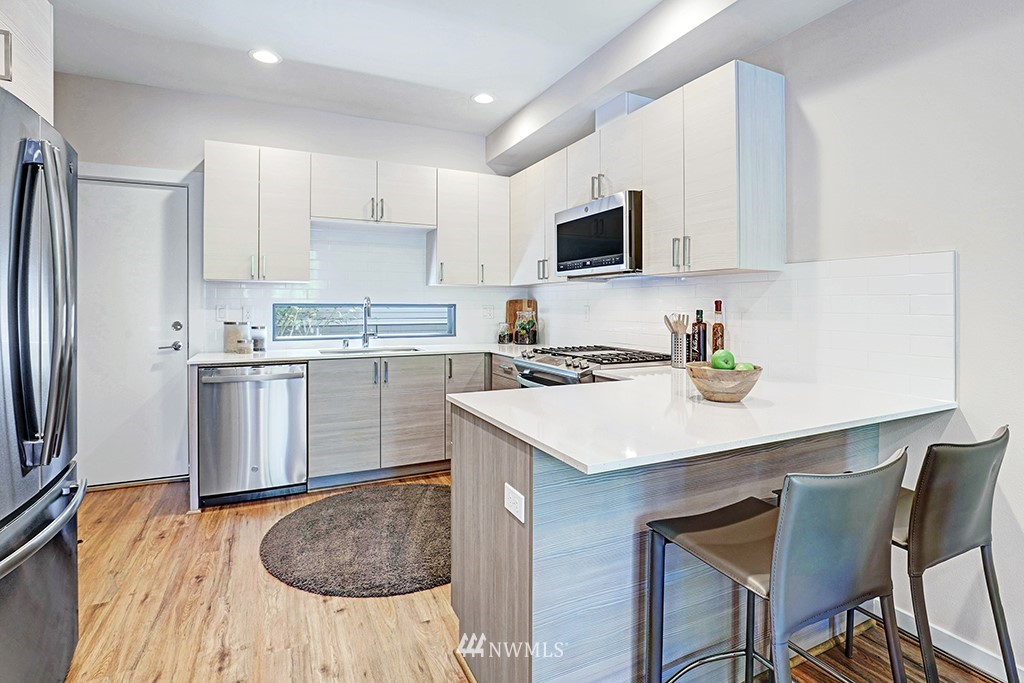 525 Northwest 70th Street Seattle, WA 98117 - Photo 10 of 28
