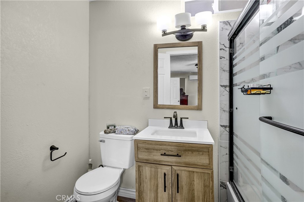 4832 Mitchell Avenue Riverside, CA 92505 - Photo 10 of 33 Master Bathroom